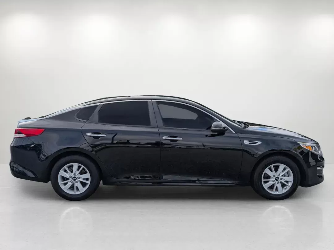 2017 /Beige Kia Optima LX (5XXGT4L3XHG) with an Regular Unleaded I-4 2.4 L/144 engine, 6-Speed Automatic w/OD transmission, located at 521 Old Farm Lane Rd, Prattville, AL, 36066, (334) 325-1505, 32.482460, -86.416367 - 2017 Kia Optima LX - Photo#4