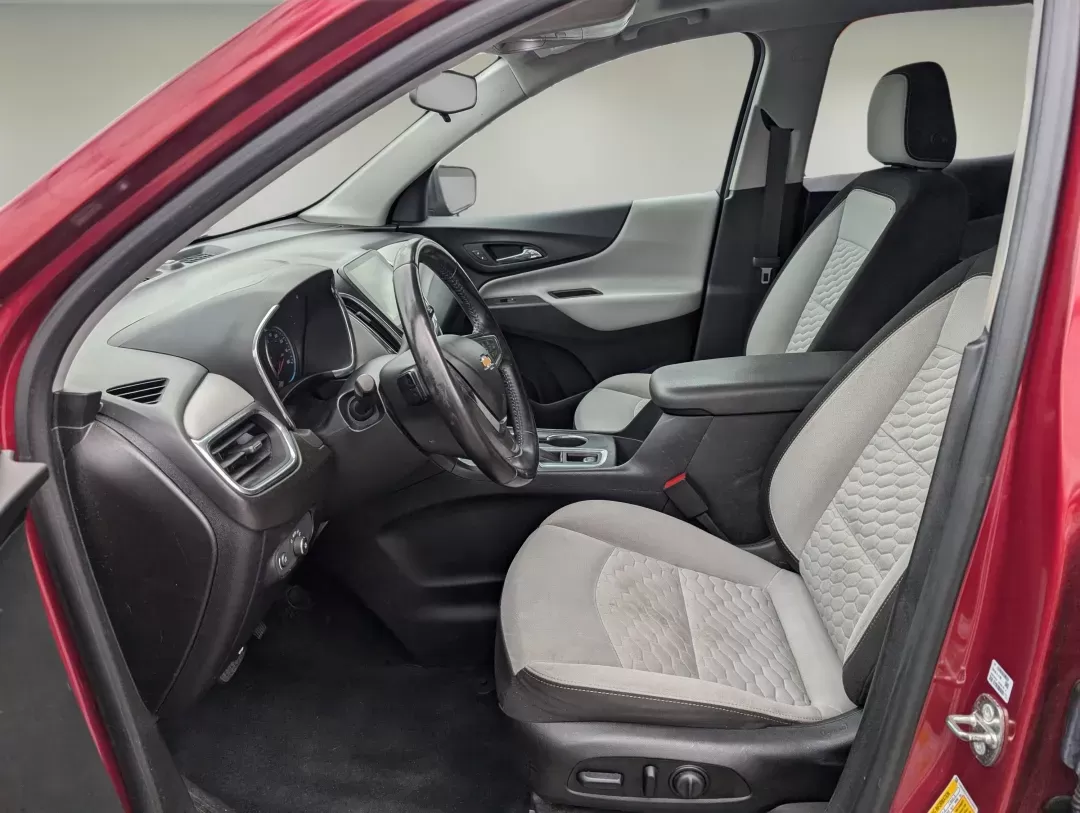 2019 /Medium Ash Gray Chevrolet Equinox LT (2GNAXKEV1K6) with an Turbocharged Gas I4 1.5L/92 engine, 6-Speed Automatic transmission, located at 521 Old Farm Lane Rd, Prattville, AL, 36066, (334) 325-1505, 32.482460, -86.416367 - 2019 Chevrolet Equinox LT - Photo#9