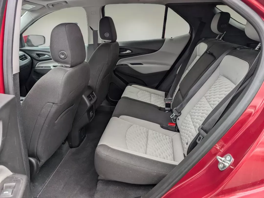 2019 /Medium Ash Gray Chevrolet Equinox LT (2GNAXKEV1K6) with an Turbocharged Gas I4 1.5L/92 engine, 6-Speed Automatic transmission, located at 521 Old Farm Lane Rd, Prattville, AL, 36066, (334) 325-1505, 32.482460, -86.416367 - 2019 Chevrolet Equinox LT - Photo#10