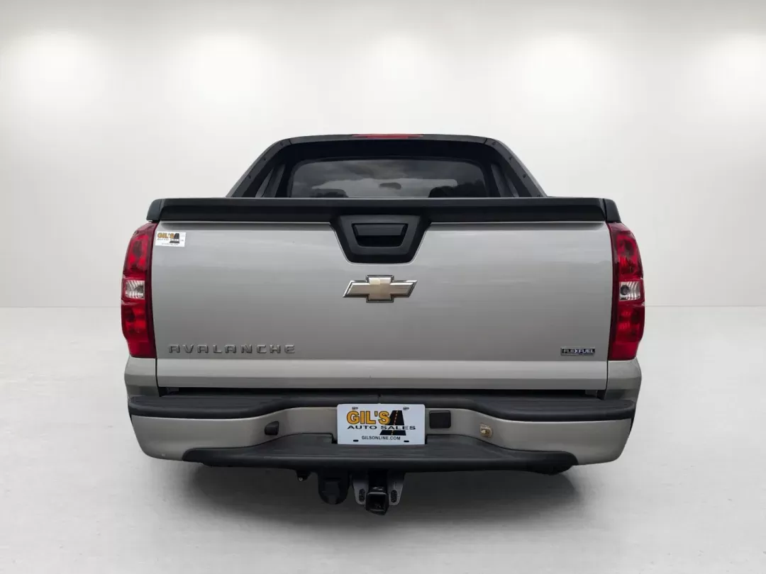 2008 /Dark Titanium/Light Titanium Chevrolet Avalanche LS (3GNEC12078G) with an Gas/Ethanol V8 5.3L/325 engine, 4-Speed Automatic w/OD transmission, located at 1430 Gateway Drive, Opelika, AL, 36801, (334) 239-0944, 32.637871, -85.409790 - 2008 Chevrolet Avalanche LS - Photo#5