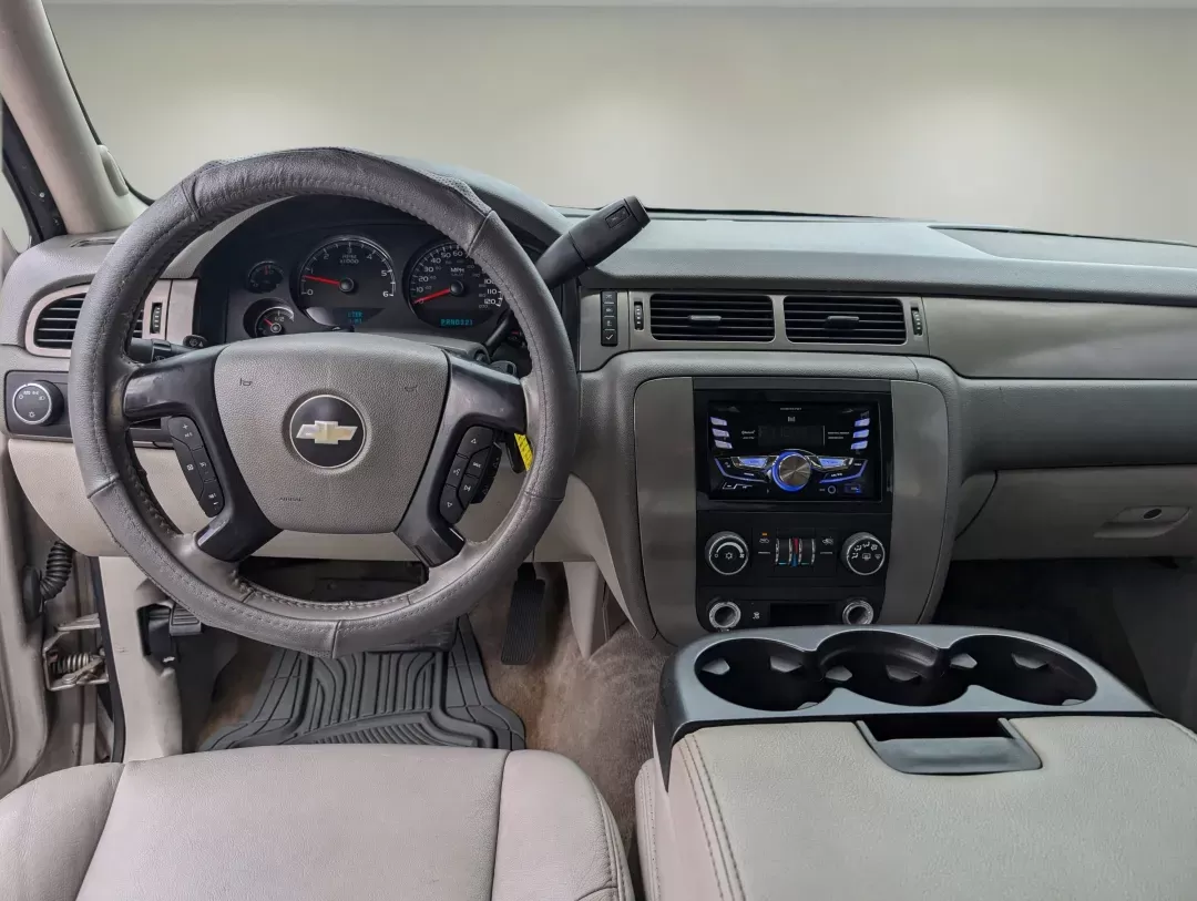 2008 /Dark Titanium/Light Titanium Chevrolet Avalanche LS (3GNEC12078G) with an Gas/Ethanol V8 5.3L/325 engine, 4-Speed Automatic w/OD transmission, located at 1430 Gateway Drive, Opelika, AL, 36801, (334) 239-0944, 32.637871, -85.409790 - 2008 Chevrolet Avalanche LS - Photo#12