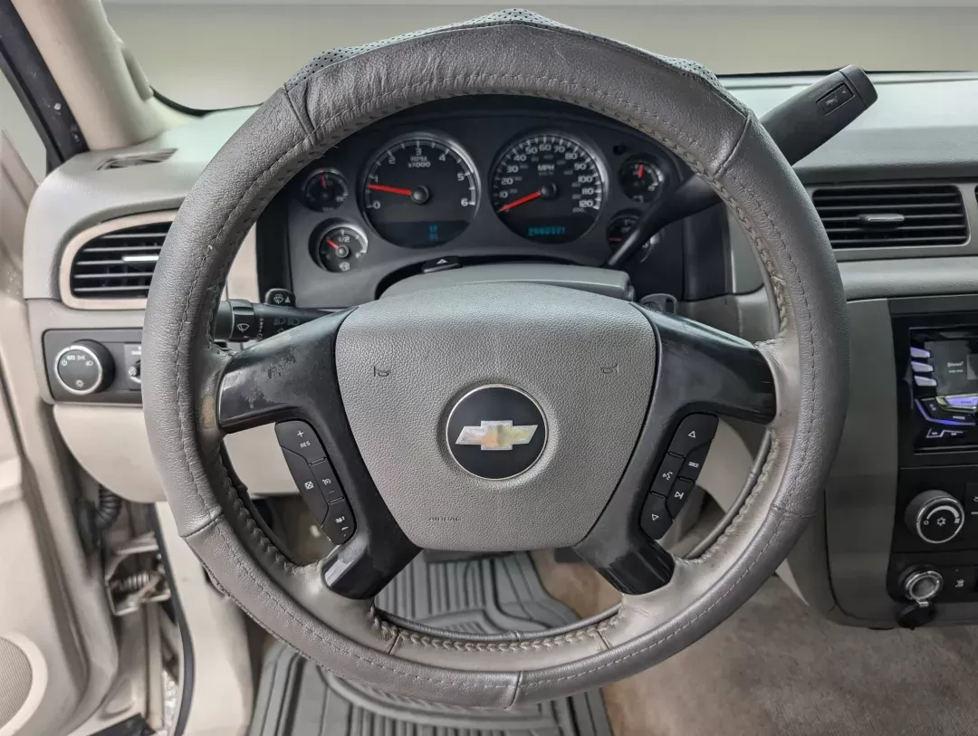 2008 /Dark Titanium/Light Titanium Chevrolet Avalanche LS (3GNEC12078G) with an Gas/Ethanol V8 5.3L/325 engine, 4-Speed Automatic w/OD transmission, located at 1430 Gateway Drive, Opelika, AL, 36801, (334) 239-0944, 32.637871, -85.409790 - 2008 Chevrolet Avalanche LS - Photo#14