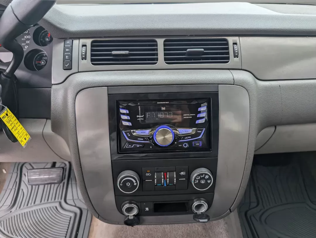 2008 /Dark Titanium/Light Titanium Chevrolet Avalanche LS (3GNEC12078G) with an Gas/Ethanol V8 5.3L/325 engine, 4-Speed Automatic w/OD transmission, located at 1430 Gateway Drive, Opelika, AL, 36801, (334) 239-0944, 32.637871, -85.409790 - 2008 Chevrolet Avalanche LS - Photo#15