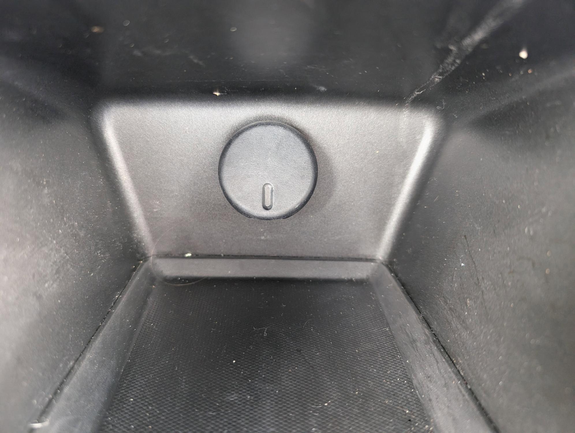 2016 /Jet Black Chevrolet Equinox LS (2GNALBEK9G6) with an Gas I4 2.4/145 engine, 6-Speed Automatic transmission, located at 804 22nd Ave, Phenix City, AL, 36870, (334) 297-1860, 32.484749, -85.024475 - 2016 Chevrolet Equinox LS - Photo#12