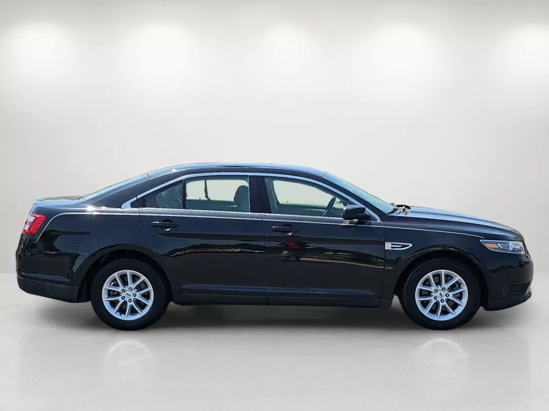 2014 Ford Taurus SE (1FAHP2D80EG) with an Regular Unleaded V-6 3.5 L/213 engine, 6-Speed Automatic w/OD transmission, located at 1430 Gateway Drive, Opelika, AL, 36801, (334) 239-0944, 32.637871, -85.409790 - 2014 Ford Taurus SE - Photo#3