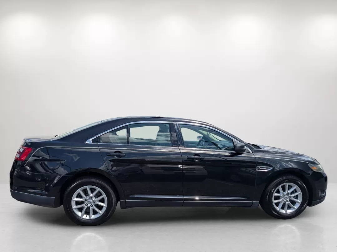 2014 Ford Taurus SE (1FAHP2D80EG) with an Other engine, located at 3959 U.S. 80 W, Phenix City, AL, 36870, (334) 297-4885, 32.469296, -85.135185 - **Discover Your Next Adventure with the 2014 Ford Taurus SE at Gils Auto - Columbus!**<br /> <br /> Are you searching for a reliable sedan that can handle both your daily commute and weekend adventures? Look no further than this gorgeous 2014 Ford Taurus SE, available now at Gils Auto, located at 51 - Photo#3