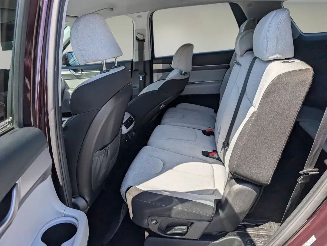 2021 /Gray Hyundai Palisade SE (KM8R1DHE1MU) with an Regular Unleaded V-6 3.8 L/231 engine, 8-Speed Automatic w/OD transmission, located at 521 Old Farm Lane Rd, Prattville, AL, 36066, (334) 325-1505, 32.482460, -86.416367 - 2021 Hyundai Palisade SE - Photo#11