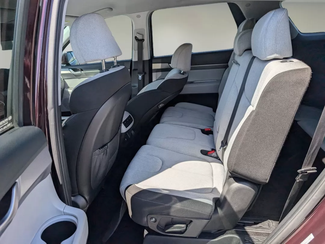 2021 /Gray Hyundai Palisade SE (KM8R1DHE1MU) with an Other engine, located at 3959 U.S. 80 W, Phenix City, AL, 36870, (334) 297-4885, 32.469296, -85.135185 - **Drive Your Next Adventure in Style with the 2021 Hyundai Palisade SE!**<br /> <br /> Are you ready to elevate your family road trips or weekend getaways? The 2021 Hyundai Palisade SE is the SUV that combines style, comfort, and practicality, making it the perfect choice for growing families and ad - Photo#10