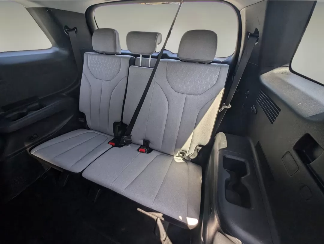 2021 /Gray Hyundai Palisade SE (KM8R1DHE1MU) with an Other engine, located at 3959 U.S. 80 W, Phenix City, AL, 36870, (334) 297-4885, 32.469296, -85.135185 - **Drive Your Next Adventure in Style with the 2021 Hyundai Palisade SE!**<br /> <br /> Are you ready to elevate your family road trips or weekend getaways? The 2021 Hyundai Palisade SE is the SUV that combines style, comfort, and practicality, making it the perfect choice for growing families and ad - Photo#11