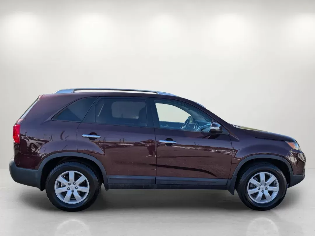 2011 /Beige Kia Sorento LX (5XYKT3A16BG) with an Gas I4 2.4L/144 engine, 6-Speed Automatic w/OD Sportmatic transmission, located at 7000 Northlake Connector, Columbus, GA, 31904, (706) 987-8085, 32.524975, -84.978134 - 2011 Kia Sorento LX - Photo#3