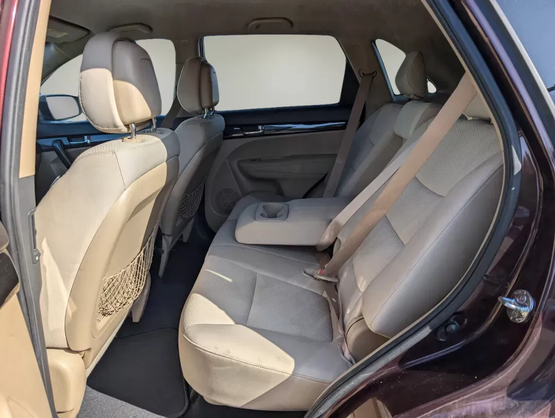 2011 /Beige Kia Sorento LX (5XYKT3A16BG) with an Gas I4 2.4L/144 engine, 6-Speed Automatic w/OD Sportmatic transmission, located at 7000 Northlake Connector, Columbus, GA, 31904, (706) 987-8085, 32.524975, -84.978134 - 2011 Kia Sorento LX - Photo#10