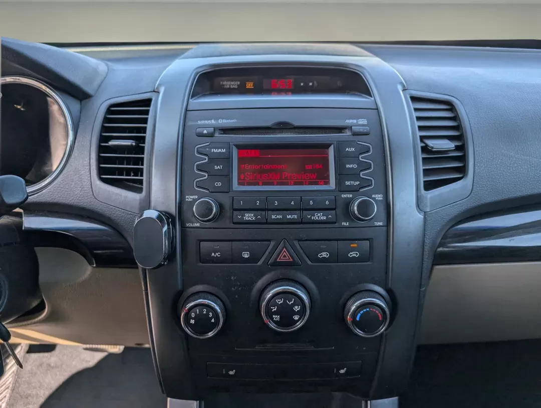 2011 /Beige Kia Sorento LX (5XYKT3A16BG) with an Gas I4 2.4L/144 engine, 6-Speed Automatic w/OD Sportmatic transmission, located at 7000 Northlake Connector, Columbus, GA, 31904, (706) 987-8085, 32.524975, -84.978134 - 2011 Kia Sorento LX - Photo#14