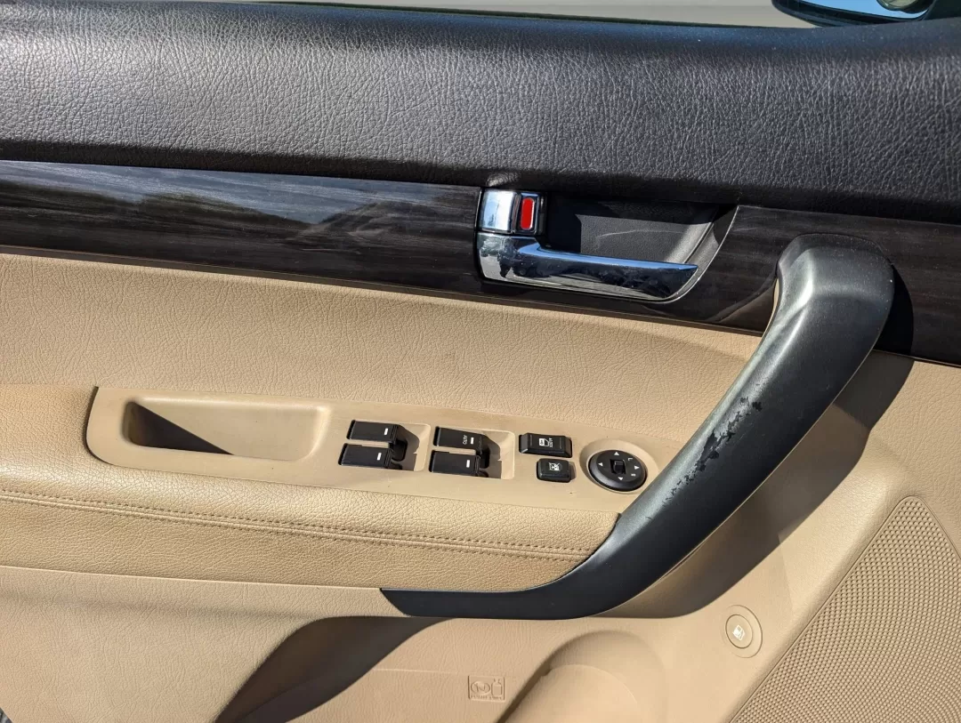 2011 /Beige Kia Sorento LX (5XYKT3A16BG) with an Other engine, located at 3959 U.S. 80 W, Phenix City, AL, 36870, (334) 297-4885, 32.469296, -85.135185 - Are you ready to elevate your family adventures or tackle daily commutes with confidence? Look no further than this stunning 2011 Kia Sorento LX, available now at Gils Auto - Columbus #2. Perfectly designed for growing families and budget-conscious buyers alike, this SUV combines space, comfort, and - Photo#8