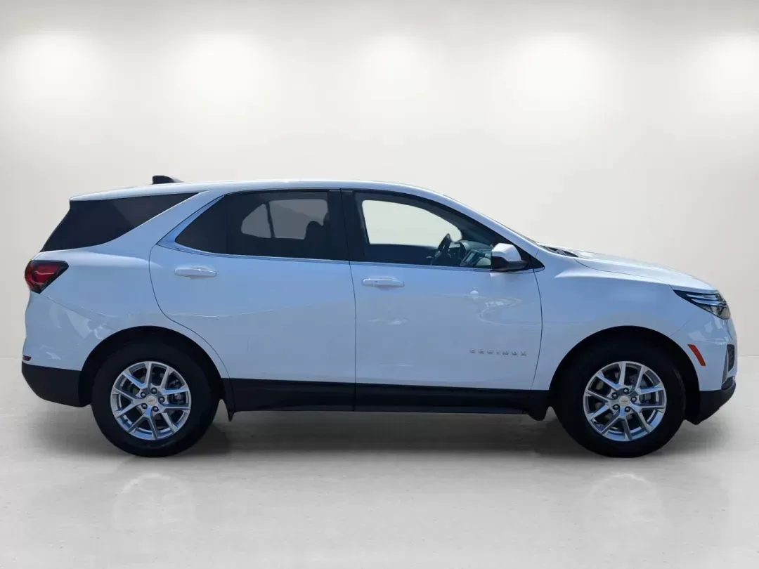 2022 /Jet Black Chevrolet Equinox LT (2GNAXKEVXN6) with an Turbocharged Gas I4 1.5L/92 engine, 6-Speed Automatic transmission, located at 1430 Gateway Drive, Opelika, AL, 36801, (334) 239-0944, 32.637871, -85.409790 - 2022 Chevrolet Equinox LT - Photo#4