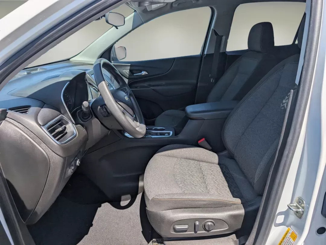 2022 /Jet Black Chevrolet Equinox LT (2GNAXKEVXN6) with an Turbocharged Gas I4 1.5L/92 engine, 6-Speed Automatic transmission, located at 1430 Gateway Drive, Opelika, AL, 36801, (334) 239-0944, 32.637871, -85.409790 - 2022 Chevrolet Equinox LT - Photo#10