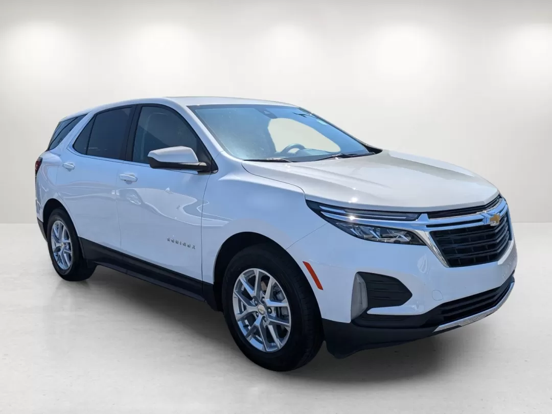 2022 /Jet Black Chevrolet Equinox LT (2GNAXKEVXN6) with an Other engine, located at 804 22nd Ave, Phenix City, AL, 36870, (334) 297-1860, 32.484749, -85.024475 - Discover the perfect blend of style, comfort, and capability with the 2022 Chevrolet Equinox LT, available at Gils Auto in Columbus, GA. This sporty SUV is ideal for weekend adventures, family outings, or daily commutes-making it a versatile choice for anyone looking to elevate their driving experie - Photo#2