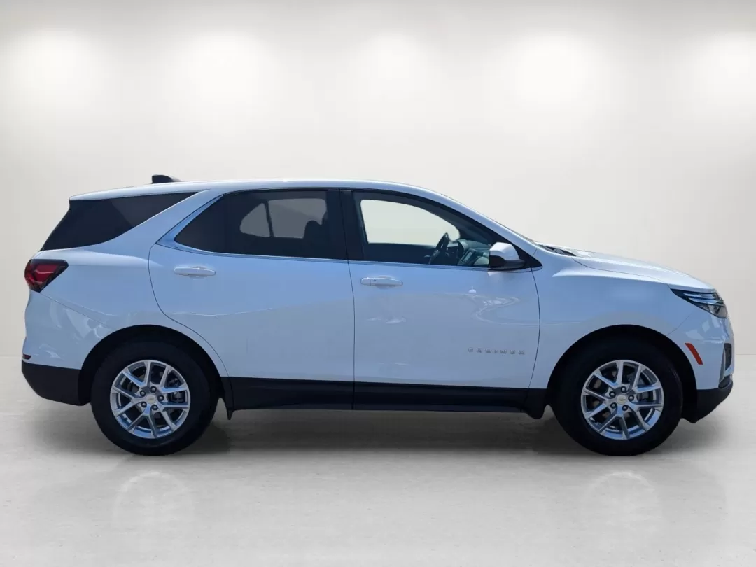 2022 /Jet Black Chevrolet Equinox LT (2GNAXKEVXN6) with an Other engine, located at 804 22nd Ave, Phenix City, AL, 36870, (334) 297-1860, 32.484749, -85.024475 - Discover the perfect blend of style, comfort, and capability with the 2022 Chevrolet Equinox LT, available at Gils Auto in Columbus, GA. This sporty SUV is ideal for weekend adventures, family outings, or daily commutes-making it a versatile choice for anyone looking to elevate their driving experie - Photo#3
