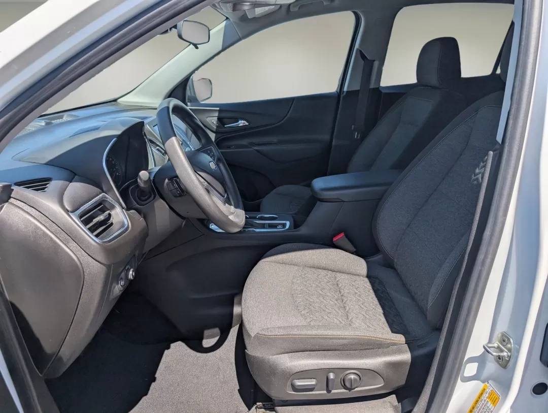 2022 /Jet Black Chevrolet Equinox LT (2GNAXKEVXN6) with an Other engine, located at 804 22nd Ave, Phenix City, AL, 36870, (334) 297-1860, 32.484749, -85.024475 - Discover the perfect blend of style, comfort, and capability with the 2022 Chevrolet Equinox LT, available at Gils Auto in Columbus, GA. This sporty SUV is ideal for weekend adventures, family outings, or daily commutes-making it a versatile choice for anyone looking to elevate their driving experie - Photo#9