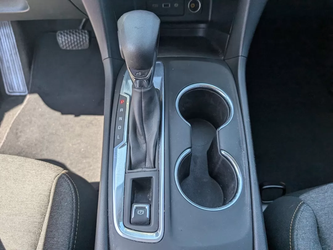 2022 /Jet Black Chevrolet Equinox LT (2GNAXKEVXN6) with an Other engine, located at 804 22nd Ave, Phenix City, AL, 36870, (334) 297-1860, 32.484749, -85.024475 - Discover the perfect blend of style, comfort, and capability with the 2022 Chevrolet Equinox LT, available at Gils Auto in Columbus, GA. This sporty SUV is ideal for weekend adventures, family outings, or daily commutes-making it a versatile choice for anyone looking to elevate their driving experie - Photo#12