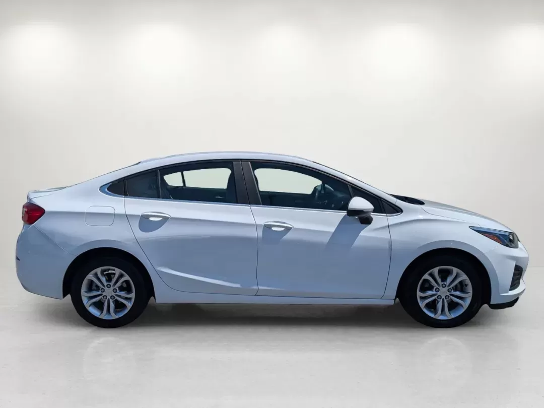 2019 /Jet Black/Galvanized Chevrolet Cruze LT (1G1BE5SM5K7) with an Turbocharged Gas I4 1.4L/85 engine, 6-Speed Automatic transmission, located at 5115 14th Ave., Columbus, GA, 31904, (706) 323-0345, 32.511494, -84.971046 - 2019 Chevrolet Cruze LT - Photo#4
