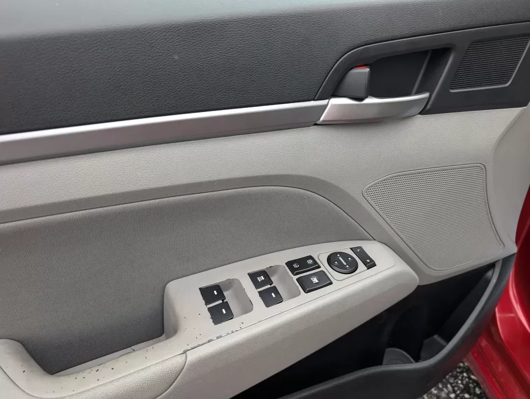 2019 /Gray Hyundai Elantra SEL (5NPD84LF3KH) with an Regular Unleaded I-4 2.0 L/122 engine, 6-Speed Automatic w/OD transmission, located at 5115 14th Ave., Columbus, GA, 31904, (706) 323-0345, 32.511494, -84.971046 - 2019 Hyundai Elantra SEL - Photo#8