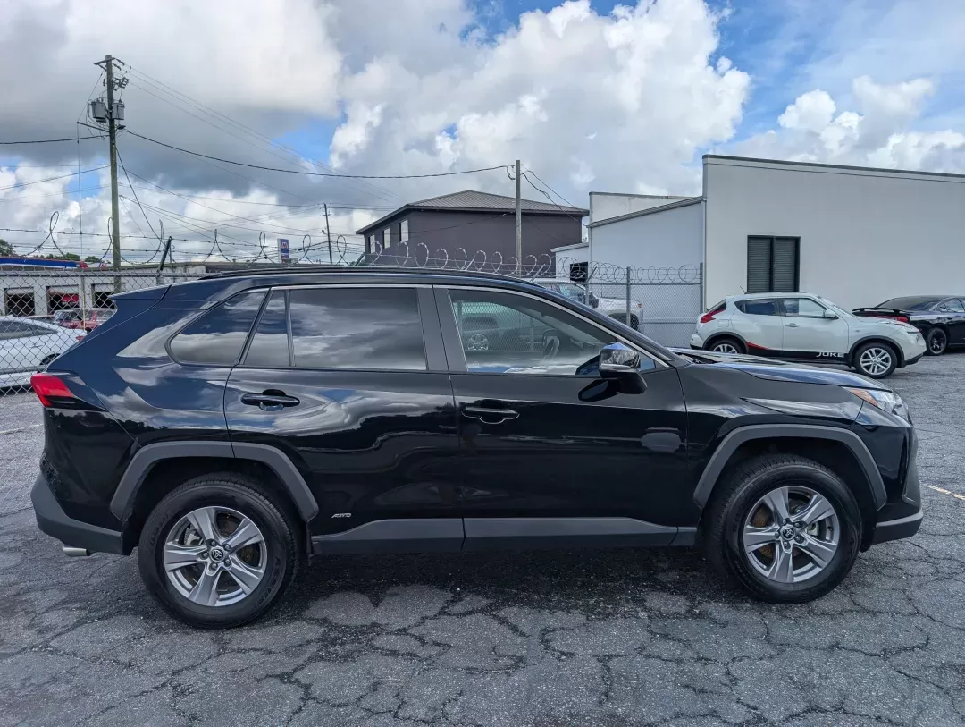 2022 Toyota RAV4 Hybrid XLE (4T3RWRFV6NU) with an Gas/Electric I-4 2.5 L/152 engine, 1-Speed CVT w/OD transmission, located at 3959 U.S. 80 W, Phenix City, AL, 36870, (334) 297-4885, 32.469296, -85.135185 - 2022 Toyota RAV4 Hybrid XLE - Photo#3
