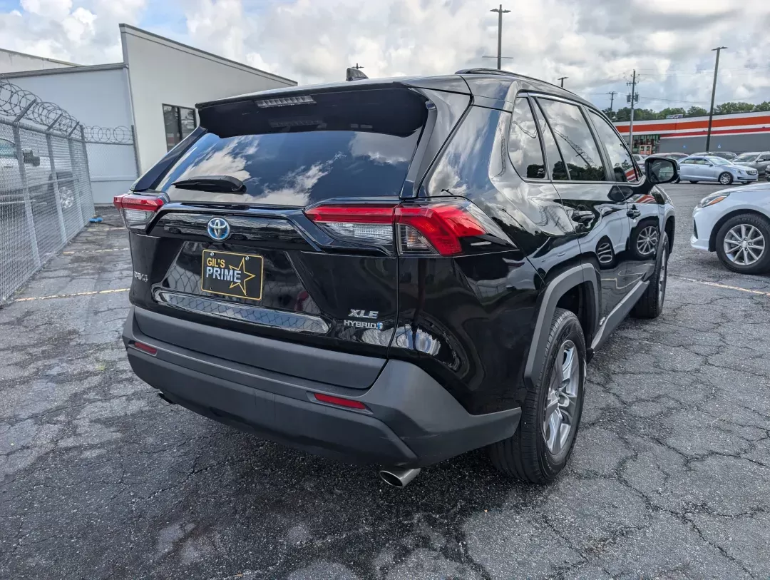 2022 Toyota RAV4 Hybrid XLE (4T3RWRFV6NU) with an Gas/Electric I-4 2.5 L/152 engine, 1-Speed CVT w/OD transmission, located at 3959 U.S. 80 W, Phenix City, AL, 36870, (334) 297-4885, 32.469296, -85.135185 - 2022 Toyota RAV4 Hybrid XLE - Photo#4