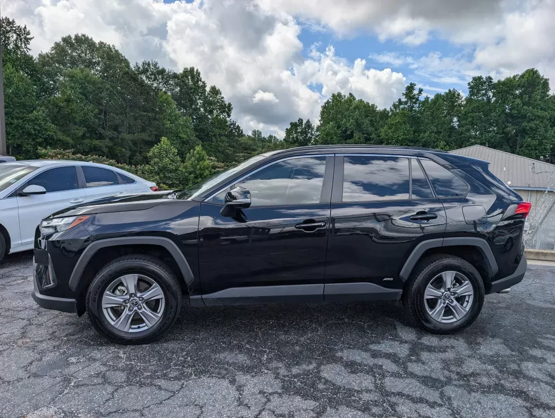 2022 Toyota RAV4 Hybrid XLE (4T3RWRFV6NU) with an Gas/Electric I-4 2.5 L/152 engine, 1-Speed CVT w/OD transmission, located at 3959 U.S. 80 W, Phenix City, AL, 36870, (334) 297-4885, 32.469296, -85.135185 - 2022 Toyota RAV4 Hybrid XLE - Photo#7