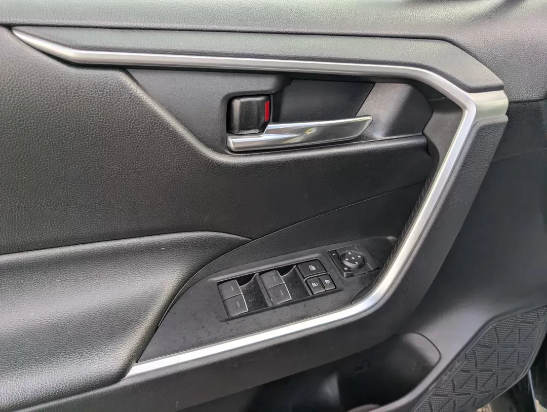 2022 Toyota RAV4 Hybrid XLE (4T3RWRFV6NU) with an Gas/Electric I-4 2.5 L/152 engine, 1-Speed CVT w/OD transmission, located at 3959 U.S. 80 W, Phenix City, AL, 36870, (334) 297-4885, 32.469296, -85.135185 - 2022 Toyota RAV4 Hybrid XLE - Photo#8