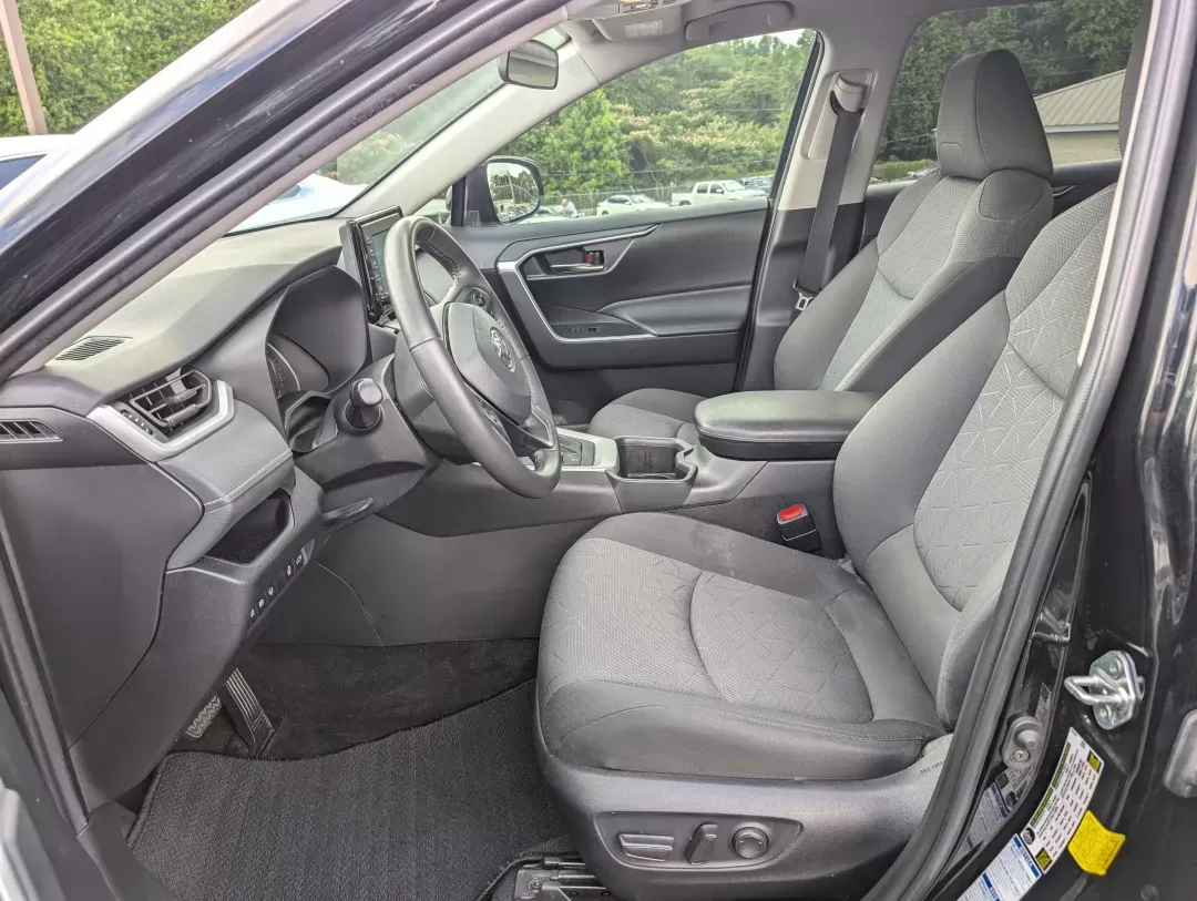 2022 Toyota RAV4 Hybrid XLE (4T3RWRFV6NU) with an Gas/Electric I-4 2.5 L/152 engine, 1-Speed CVT w/OD transmission, located at 3959 U.S. 80 W, Phenix City, AL, 36870, (334) 297-4885, 32.469296, -85.135185 - 2022 Toyota RAV4 Hybrid XLE - Photo#9
