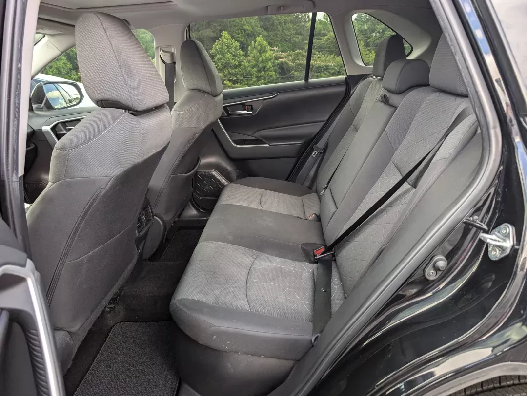 2022 Toyota RAV4 Hybrid XLE (4T3RWRFV6NU) with an Gas/Electric I-4 2.5 L/152 engine, 1-Speed CVT w/OD transmission, located at 3959 U.S. 80 W, Phenix City, AL, 36870, (334) 297-4885, 32.469296, -85.135185 - 2022 Toyota RAV4 Hybrid XLE - Photo#10