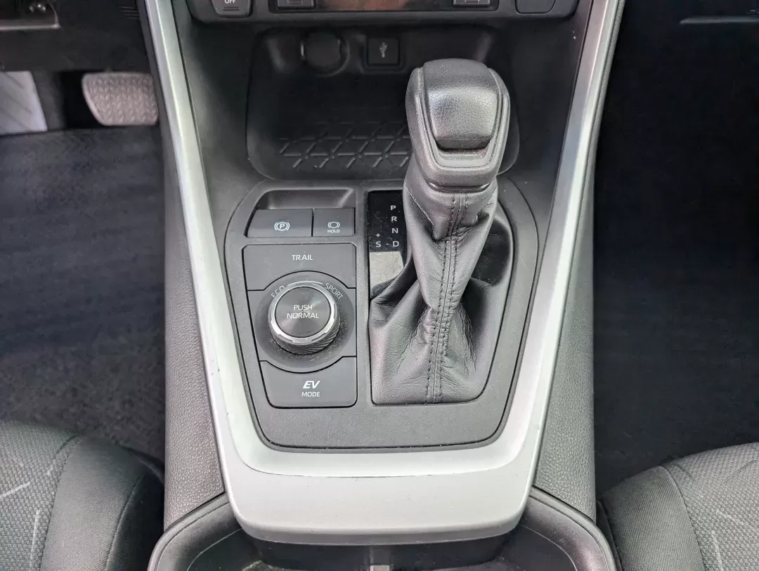 2022 Toyota RAV4 Hybrid XLE (4T3RWRFV6NU) with an Gas/Electric I-4 2.5 L/152 engine, 1-Speed CVT w/OD transmission, located at 3959 U.S. 80 W, Phenix City, AL, 36870, (334) 297-4885, 32.469296, -85.135185 - 2022 Toyota RAV4 Hybrid XLE - Photo#13
