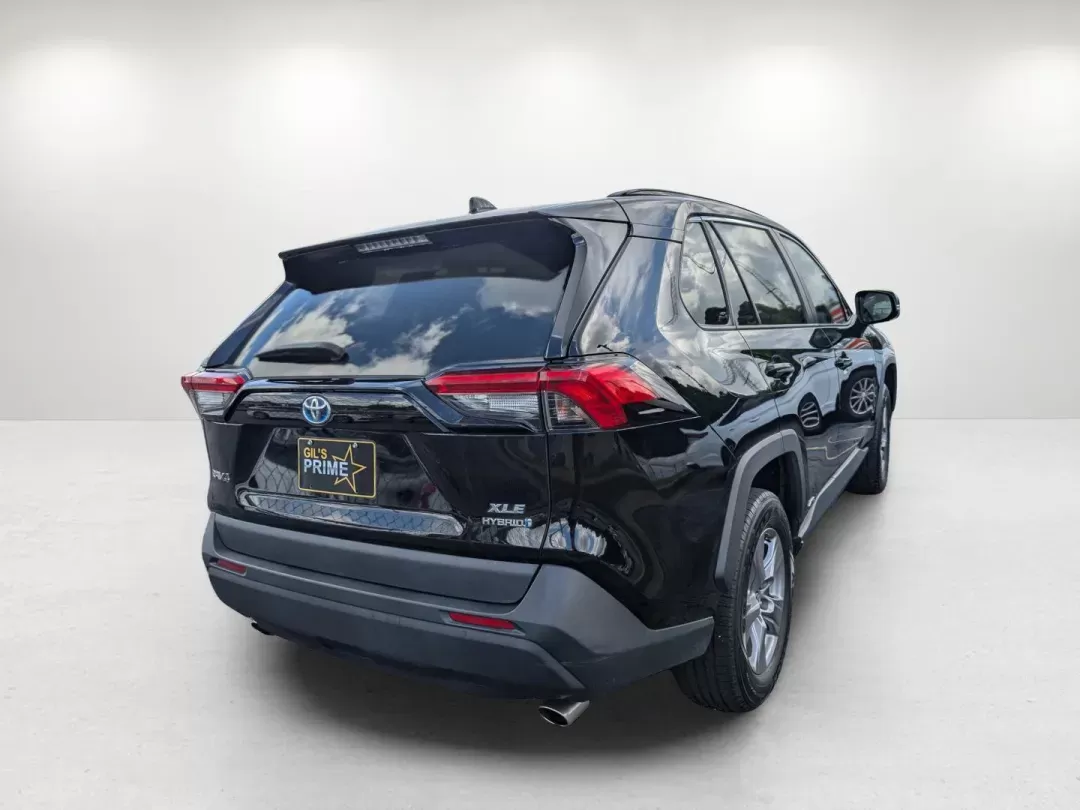 2022 Toyota RAV4 Hybrid XLE (4T3RWRFV6NU) with an Gas/Electric I-4 2.5 L/152 engine, 1-Speed CVT w/OD transmission, located at 3959 U.S. 80 W, Phenix City, AL, 36870, (334) 297-4885, 32.469296, -85.135185 - 2022 Toyota RAV4 Hybrid XLE - Photo#5