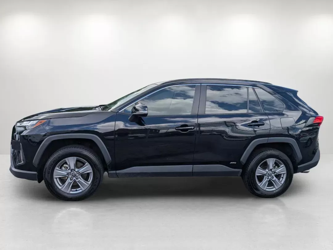 2022 Toyota RAV4 Hybrid XLE (4T3RWRFV6NU) with an Gas/Electric I-4 2.5 L/152 engine, 1-Speed CVT w/OD transmission, located at 3959 U.S. 80 W, Phenix City, AL, 36870, (334) 297-4885, 32.469296, -85.135185 - 2022 Toyota RAV4 Hybrid XLE - Photo#8