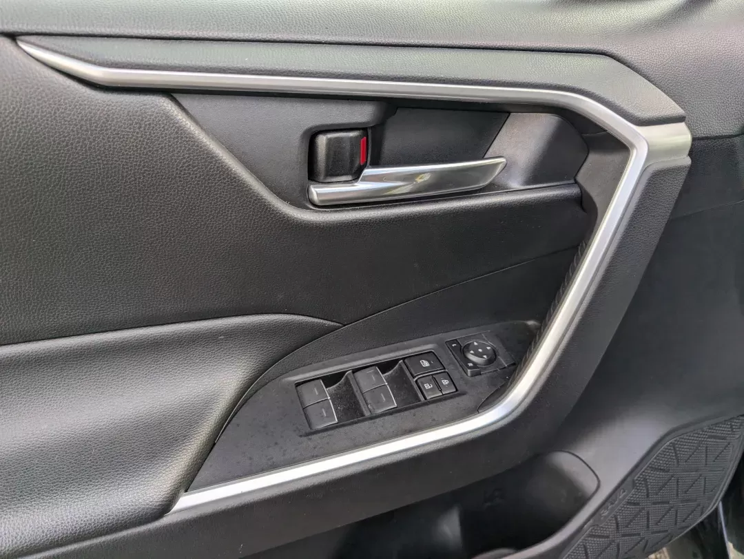 2022 Toyota RAV4 Hybrid XLE (4T3RWRFV6NU) with an Gas/Electric I-4 2.5 L/152 engine, 1-Speed CVT w/OD transmission, located at 3959 U.S. 80 W, Phenix City, AL, 36870, (334) 297-4885, 32.469296, -85.135185 - 2022 Toyota RAV4 Hybrid XLE - Photo#9