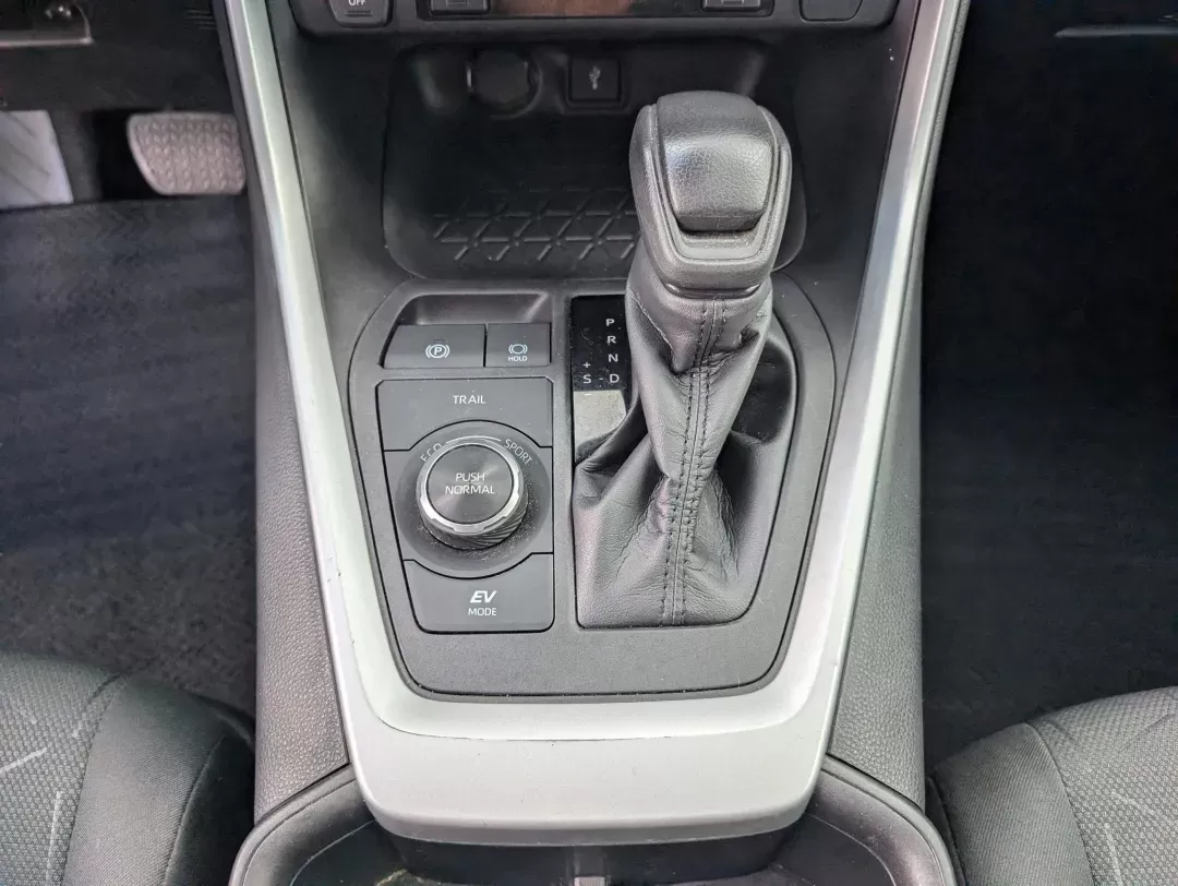 2022 Toyota RAV4 Hybrid XLE (4T3RWRFV6NU) with an Gas/Electric I-4 2.5 L/152 engine, 1-Speed CVT w/OD transmission, located at 3959 U.S. 80 W, Phenix City, AL, 36870, (334) 297-4885, 32.469296, -85.135185 - 2022 Toyota RAV4 Hybrid XLE - Photo#14