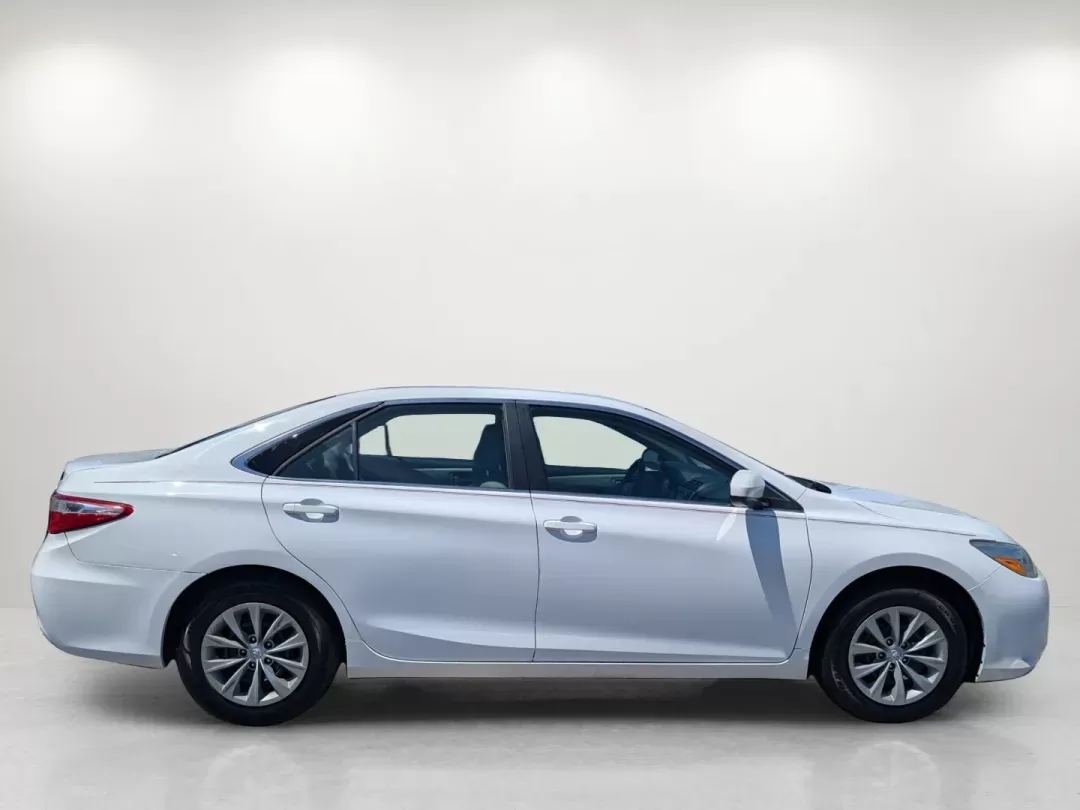 2017 Toyota Camry LE (4T1BF1FK9HU) with an Regular Unleaded I-4 2.5 L/152 engine, 6-Speed Automatic w/OD transmission, located at 5115 14th Ave., Columbus, GA, 31904, (706) 323-0345, 32.511494, -84.971046 - 2017 Toyota Camry LE - Photo#3