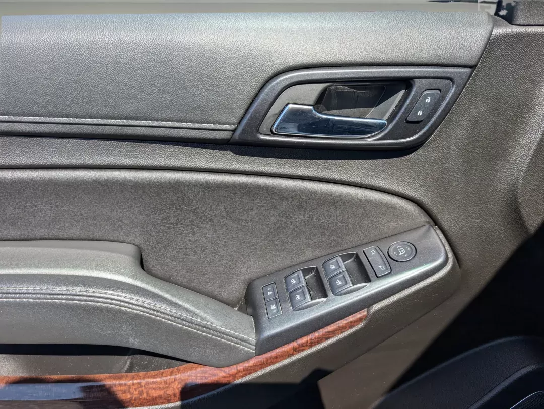 2020 /Jet Black GMC Yukon SLE (1GKS1AKC4LR) with an Gas V8 5.3L/325 engine, 6-Speed Automatic transmission, located at 804 22nd Ave, Phenix City, AL, 36870, (334) 297-1860, 32.484749, -85.024475 - 2020 GMC Yukon SLE - Photo#9