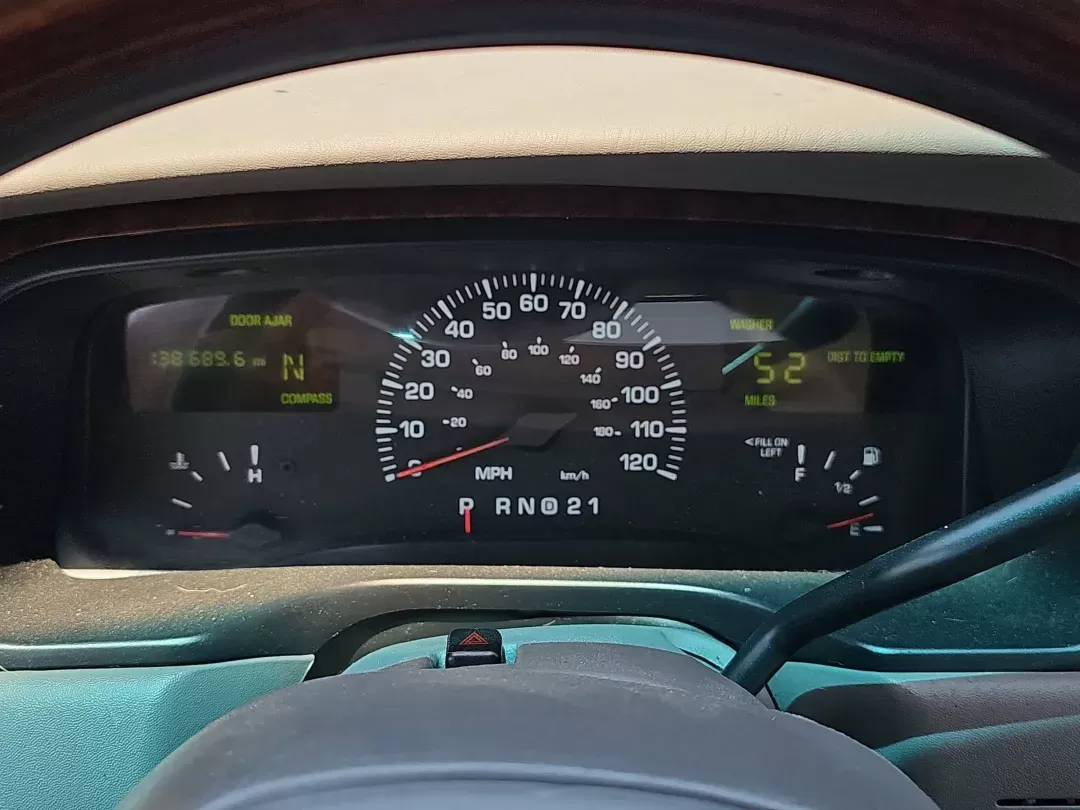 2001 Lincoln Town Car Signature (1LNHM82W01Y) with an Gas V8 4.6L/281 engine, 4-Speed Electronic Automatic w/OD transmission, located at 521 Old Farm Lane Rd, Prattville, AL, 36066, (334) 325-1505, 32.482460, -86.416367 - 2001 Lincoln Town Car Signature - Photo#12