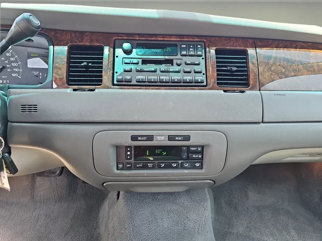 2001 Lincoln Town Car Signature (1LNHM82W01Y) with an Gas V8 4.6L/281 engine, 4-Speed Electronic Automatic w/OD transmission, located at 521 Old Farm Lane Rd, Prattville, AL, 36066, (334) 325-1505, 32.482460, -86.416367 - 2001 Lincoln Town Car Signature - Photo#13