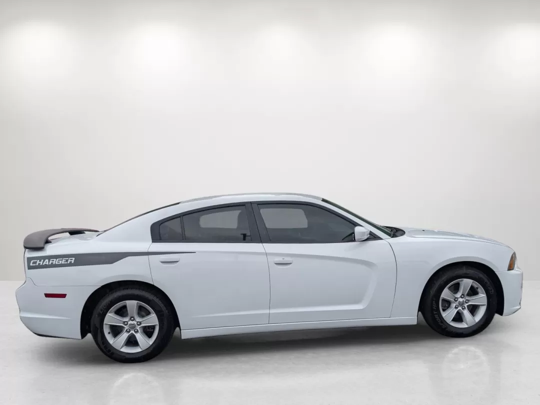 2012 /Black/Light Frost Beige Interior Dodge Charger SE (2C3CDXBG6CH) with an Other engine, located at 3959 U.S. 80 W, Phenix City, AL, 36870, (334) 297-4885, 32.469296, -85.135185 - **Discover Your Next Adventure with the 2012 Dodge Charger SE at Gils Auto!**<br /> <br /> Are you ready to elevate your driving experience? Whether you're a daily commuter navigating the streets of Phenix City or a family seeking a reliable vehicle for weekend getaways, the 2012 Dodge Charger SE is - Photo#3