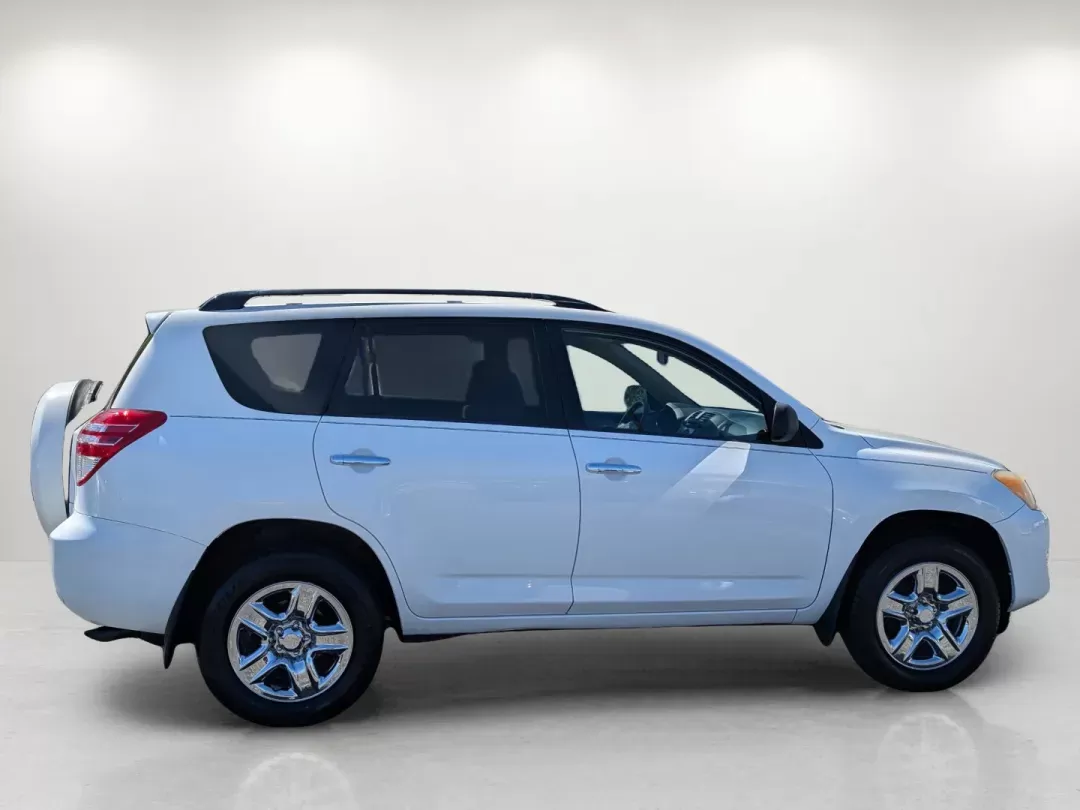 2009 Toyota RAV4 (JTMZF33V39D) with an Gas I4 2.5L/152 engine, 4-Speed Automatic w/OD transmission, located at 3959 U.S. 80 W, Phenix City, AL, 36870, (334) 297-4885, 32.469296, -85.135185 - 2009 Toyota RAV4 - Photo#4