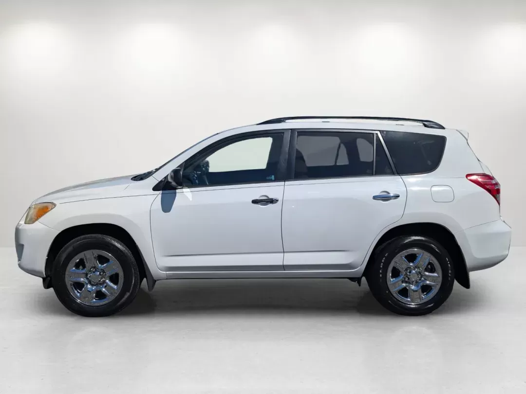 2009 Toyota RAV4 (JTMZF33V39D) with an Gas I4 2.5L/152 engine, 4-Speed Automatic w/OD transmission, located at 3959 U.S. 80 W, Phenix City, AL, 36870, (334) 297-4885, 32.469296, -85.135185 - 2009 Toyota RAV4 - Photo#8