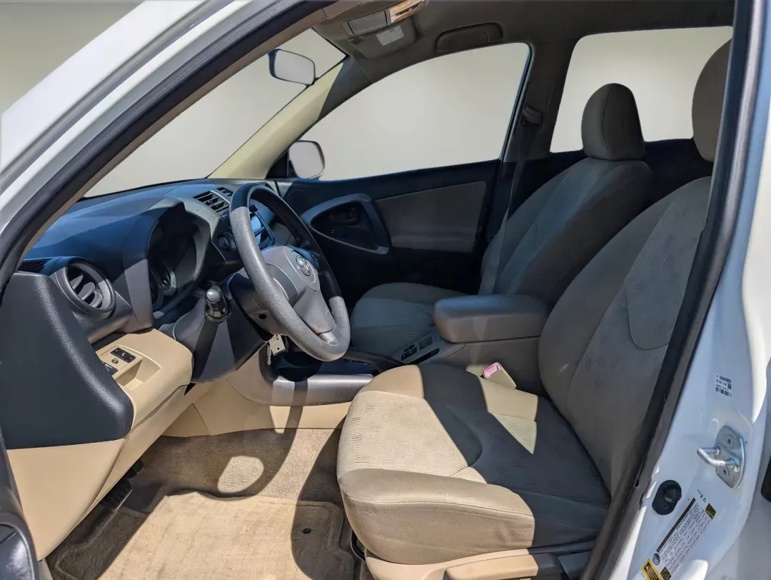 2009 Toyota RAV4 (JTMZF33V39D) with an Gas I4 2.5L/152 engine, 4-Speed Automatic w/OD transmission, located at 3959 U.S. 80 W, Phenix City, AL, 36870, (334) 297-4885, 32.469296, -85.135185 - 2009 Toyota RAV4 - Photo#10