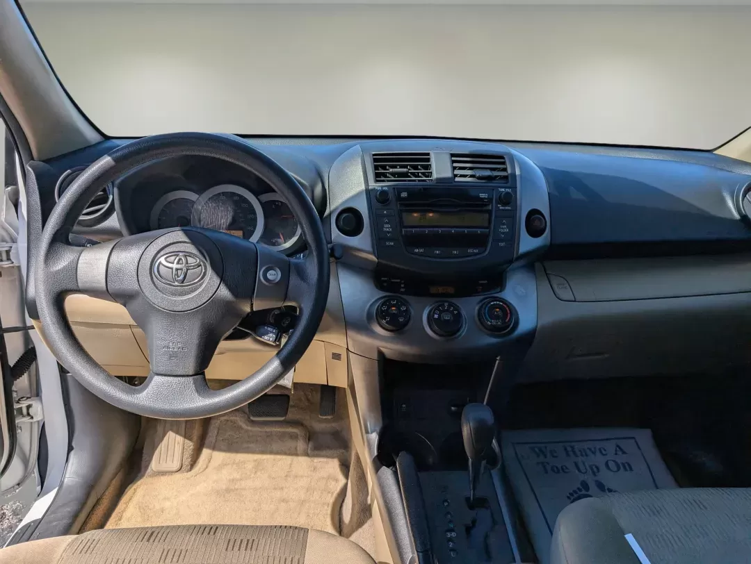 2009 Toyota RAV4 (JTMZF33V39D) with an Gas I4 2.5L/152 engine, 4-Speed Automatic w/OD transmission, located at 3959 U.S. 80 W, Phenix City, AL, 36870, (334) 297-4885, 32.469296, -85.135185 - 2009 Toyota RAV4 - Photo#12