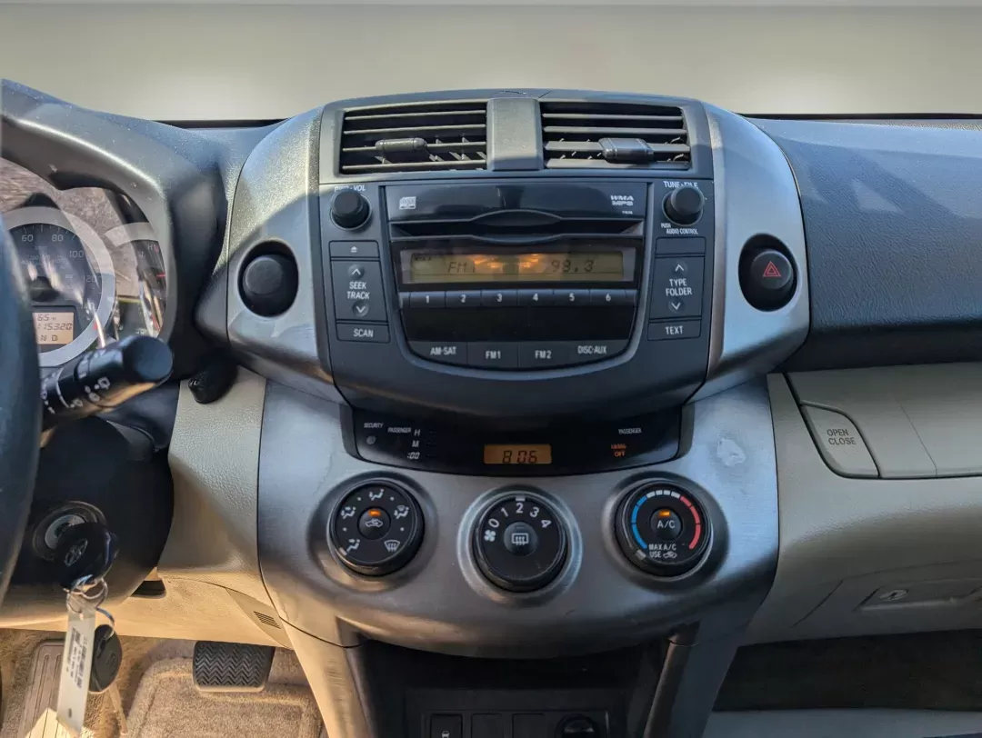 2009 Toyota RAV4 (JTMZF33V39D) with an Gas I4 2.5L/152 engine, 4-Speed Automatic w/OD transmission, located at 3959 U.S. 80 W, Phenix City, AL, 36870, (334) 297-4885, 32.469296, -85.135185 - 2009 Toyota RAV4 - Photo#15