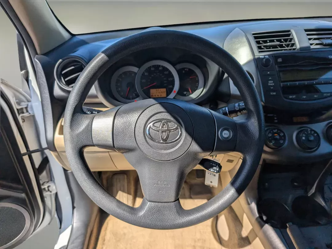 2009 Toyota RAV4 (JTMZF33V39D) with an Gas I4 2.5L/152 engine, 4-Speed Automatic w/OD transmission, located at 3959 U.S. 80 W, Phenix City, AL, 36870, (334) 297-4885, 32.469296, -85.135185 - 2009 Toyota RAV4 - Photo#16