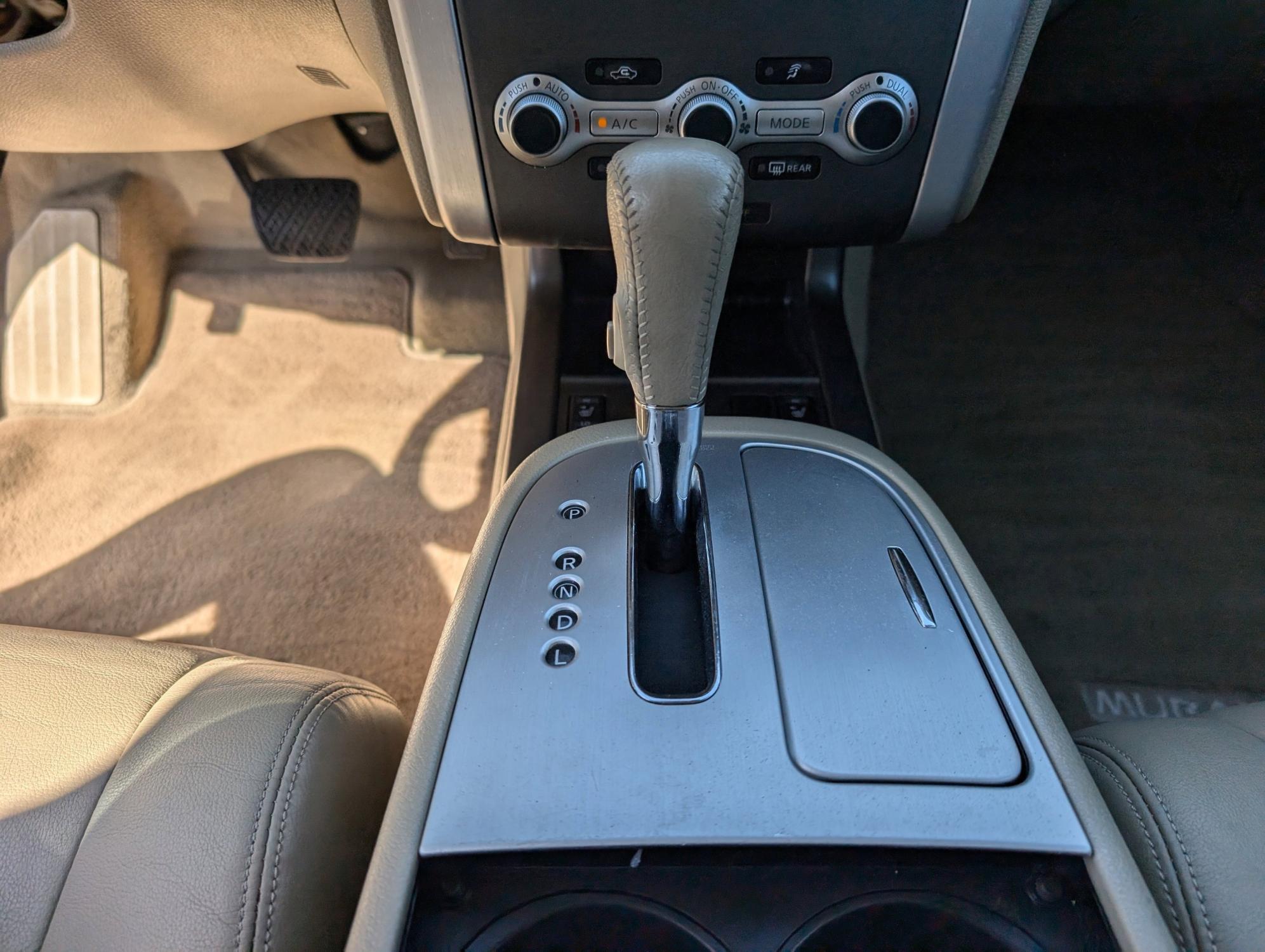 2011 /Beige Nissan Murano SL (JN8AZ1MU3BW) with an Gas V6 3.5L/ engine, 1-Speed Continuously Variable Ratio transmission, located at 804 22nd Ave, Phenix City, AL, 36870, (334) 297-1860, 32.484749, -85.024475 - 2011 Nissan Murano SL - Photo#13
