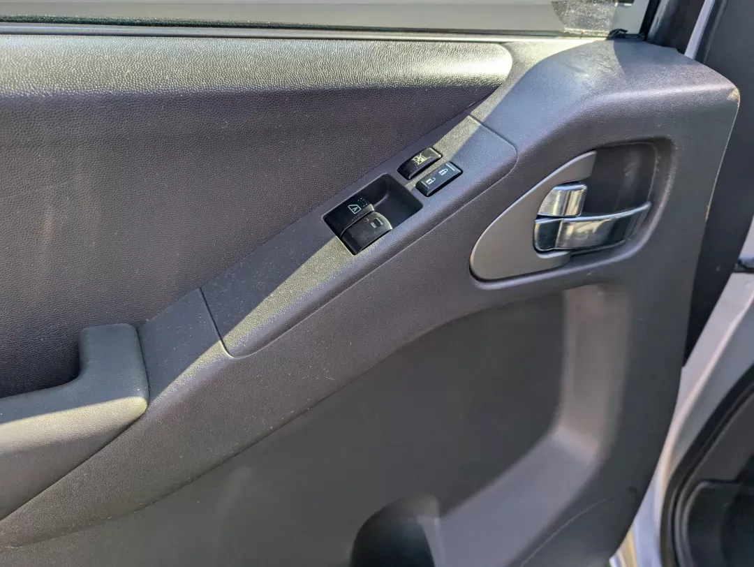 2011 /Graphite Nissan Frontier SV (1N6BD0CT8BC) with an Gas 4-cyl 2.5L/ engine, 5-Speed Automatic transmission, located at 1430 Gateway Drive, Opelika, AL, 36801, (334) 239-0944, 32.637871, -85.409790 - 2011 Nissan Frontier SV - Photo#8