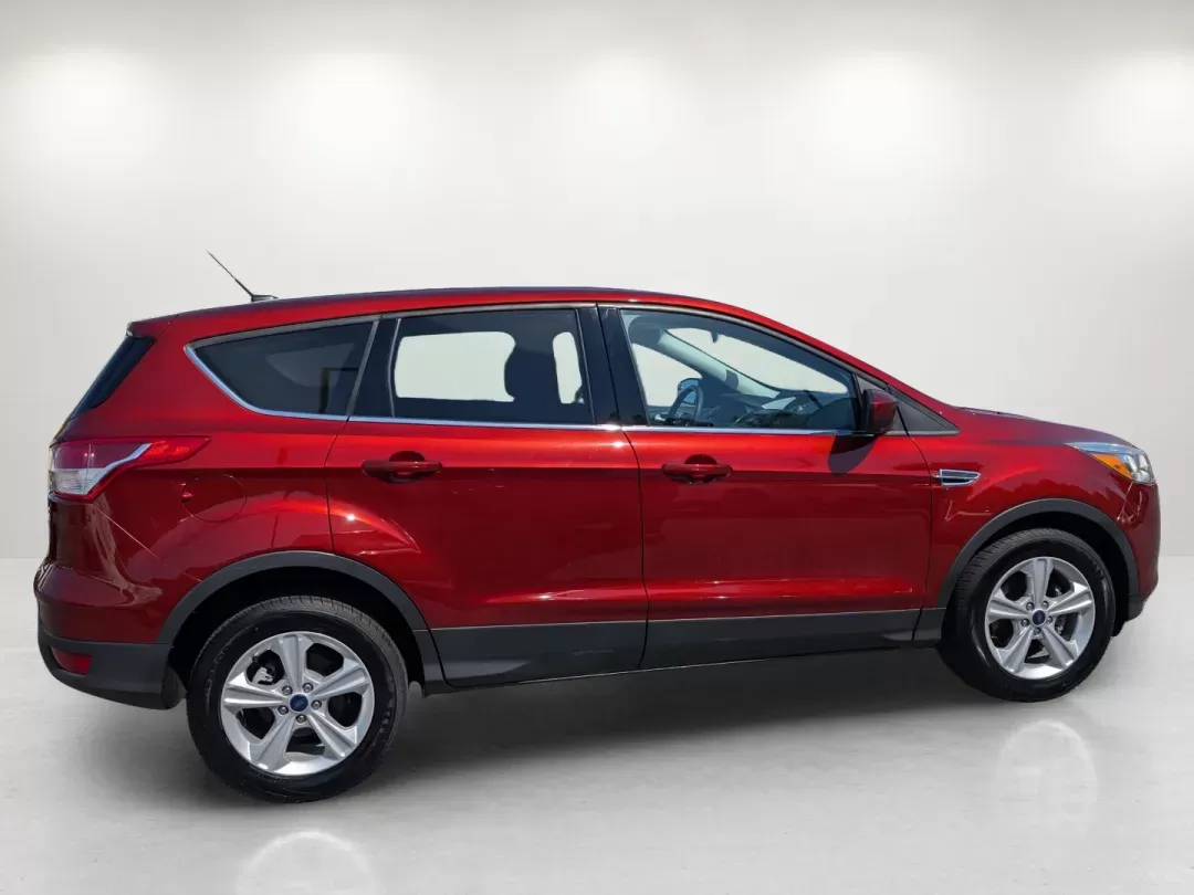 2016 Ford Escape SE (1FMCU0GXXGU) with an Intercooled Turbo Regular Unleaded I-4 1.6 L/98 engine, 6-Speed Automatic w/OD transmission, located at 521 Old Farm Lane Rd, Prattville, AL, 36066, (334) 325-1505, 32.482460, -86.416367 - 2016 Ford Escape SE - Photo#3